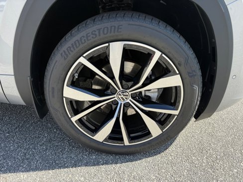 New 2025 Volkswagen Atlas SEL Premium R-Line image 24