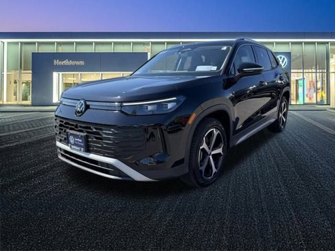 Certified 2025 Volkswagen Tiguan SE image 8