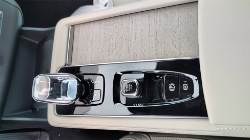 New 2026 Volvo XC90 B6 Plus w/ Protection Package Premier image 25