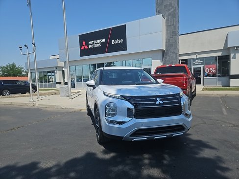 New 2025 Mitsubishi Outlander SE image 1