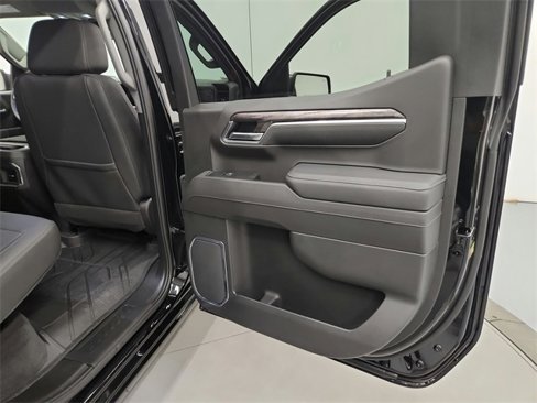 Used 2025 Chevrolet Silverado 1500 LTZ image 36