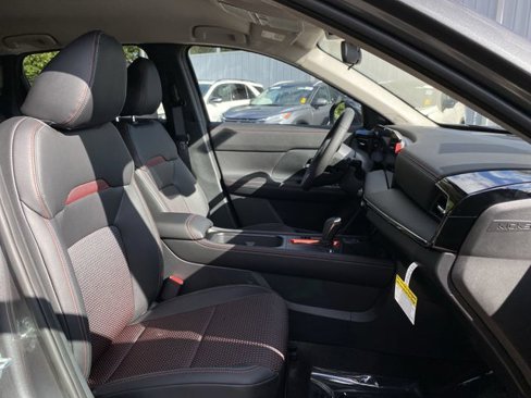New 2026 Nissan Kicks SR w/ Cold Weather Package image 26