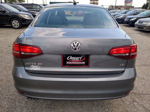 Used 2017 Volkswagen Jetta SE image 9