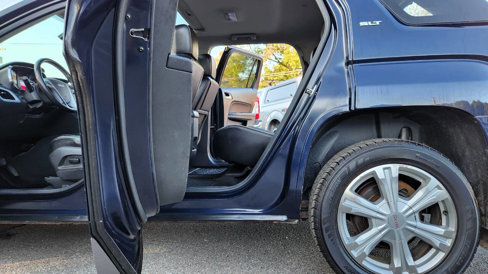 Used 2017 GMC Terrain SLT w/ Open Road Package image 26