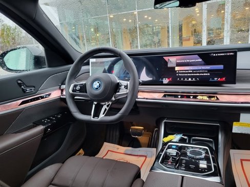 New 2025 BMW i7 xDrive60 image 16