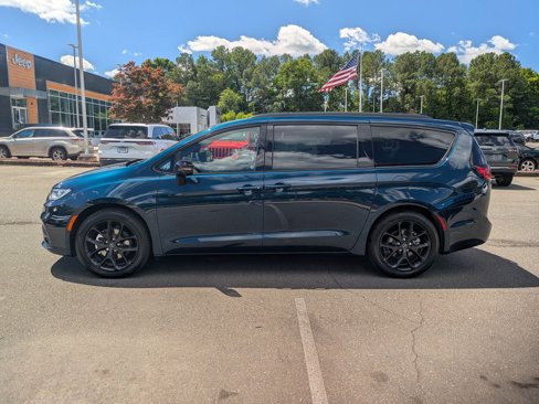 New 2025 Chrysler Pacifica Limited image 8