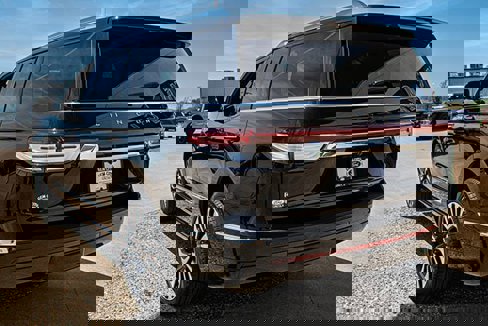 Used 2024 Lincoln Navigator Reserve w/ Monochromatic Package image 3