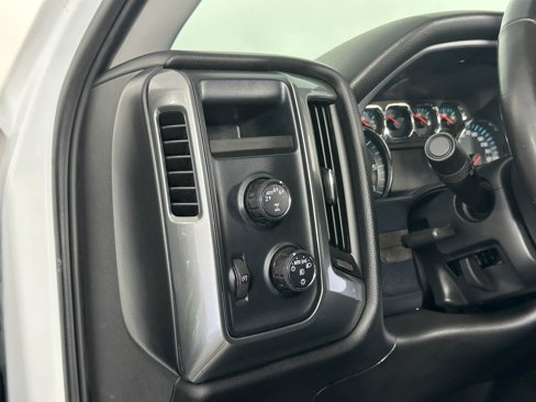 Used 2018 Chevrolet Silverado 1500 LT w/ All Star Edition image 27