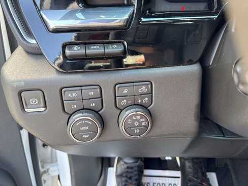 Used 2024 Chevrolet Silverado 1500 High Country image 20