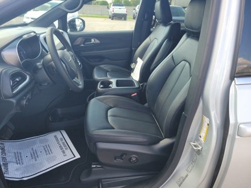New 2026 Chrysler Pacifica Select image 15