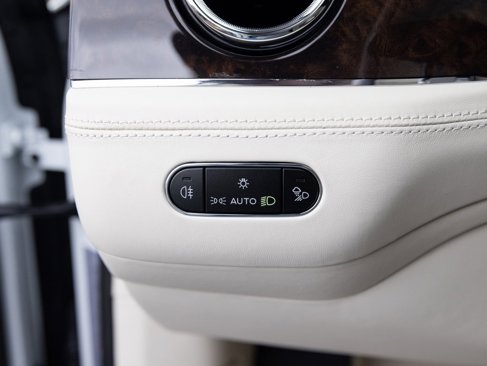 New 2025 Bentley Bentayga image 30