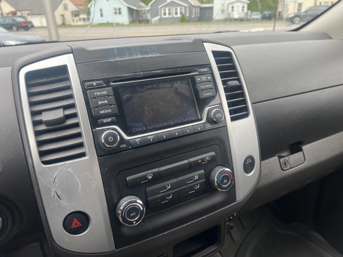 Used 2018 Nissan Frontier SV image 11
