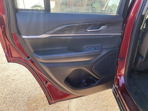 Used 2023 Jeep Grand Cherokee Limited image 21