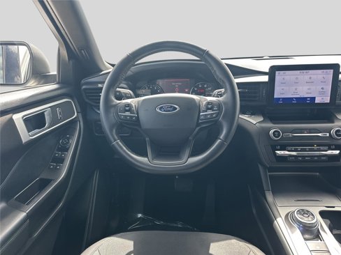 Used 2020 Ford Explorer XLT image 17