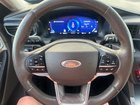 Used 2020 Ford Explorer Platinum w/ Premium Technology Package image 19
