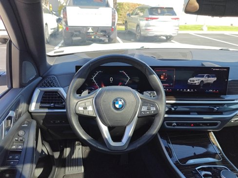 Used 2025 BMW X5 xDrive50e image 24