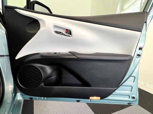 Used 2019 Toyota Prius Limited image 11