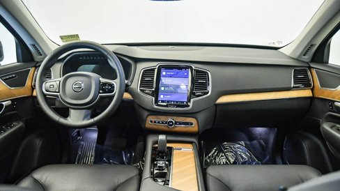 Certified 2025 Volvo XC90 B6 Plus image 16