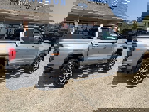 Used 2024 GMC Canyon Denali image 5