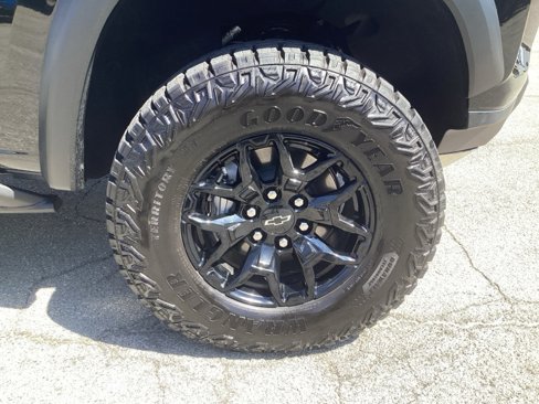 Certified 2025 Chevrolet Colorado ZR2 w/ Midnight Edition image 9
