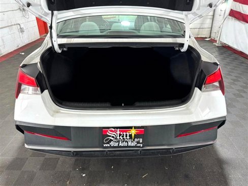 Used 2024 Hyundai Elantra SEL image 15