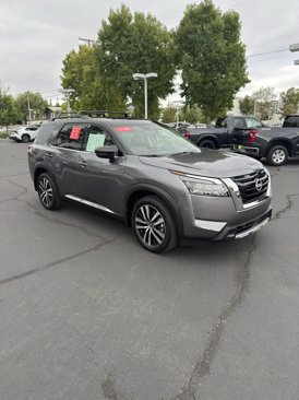 Certified 2025 Nissan Pathfinder Platinum image 3