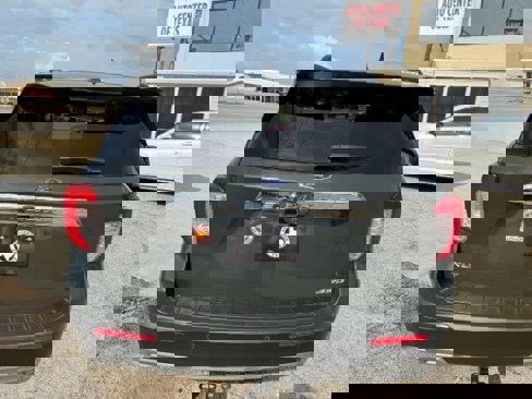 Used 2022 Ford Explorer XLT w/ Equipment Group 202A image 3