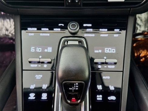 Certified 2022 Porsche Cayenne Platinum Edition image 14