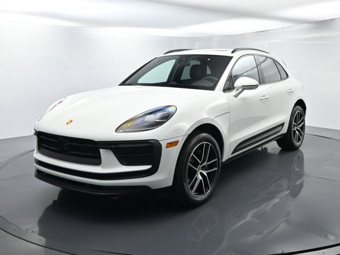 Certified 2025 Porsche Macan image 1