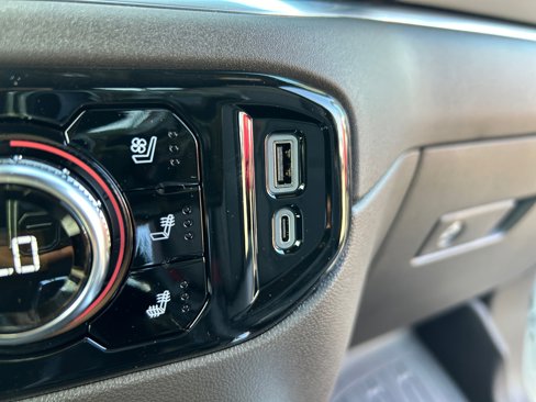 New 2026 GMC Sierra 1500 SLT image 21