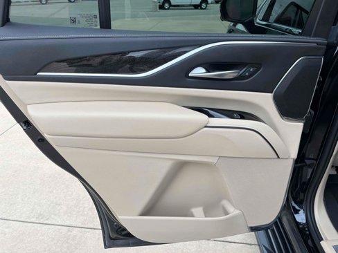 Used 2023 Cadillac Escalade Premium Luxury image 18