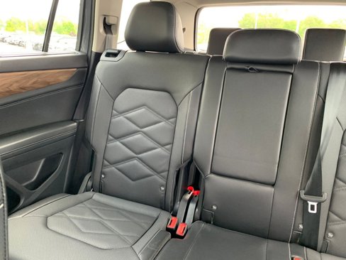 Used 2024 Volkswagen Atlas SE image 39