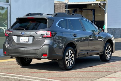 Used 2024 Subaru Outback Premium image 5