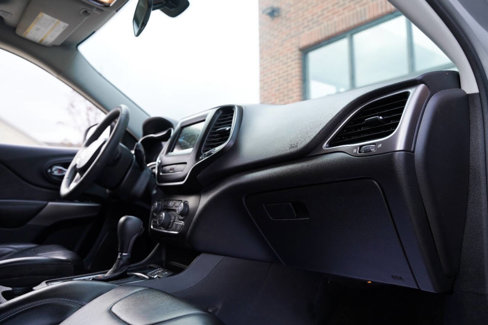 Used 2020 Jeep Cherokee Latitude Plus image 24