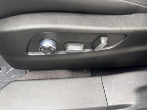 Used 2025 Cadillac XT4 Premium Luxury w/ Technology Package image 32