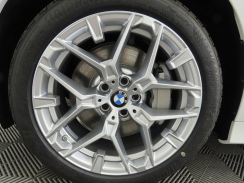 Used 2025 BMW 330i Sedan w/ Convenience Package image 31