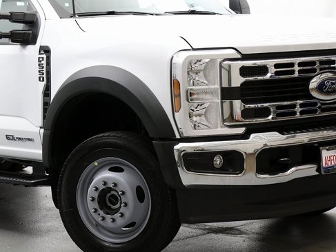 New 2025 Ford F550 4x4 Regular Cab Super Duty image 3