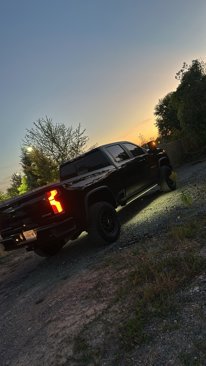 Used 2025 Chevrolet Silverado 2500 ZR2 w/ Technology Package image 2