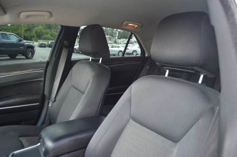 Used 2019 Chrysler 300 Touring image 14