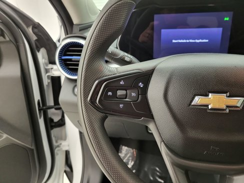 Used 2024 Chevrolet Trax LT image 3