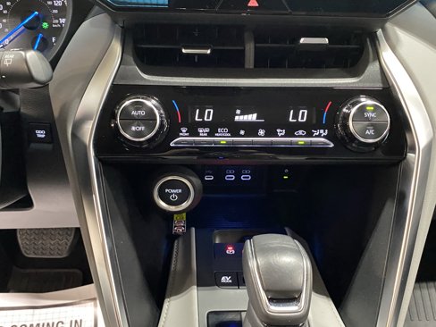 Used 2023 Toyota Venza LE image 21