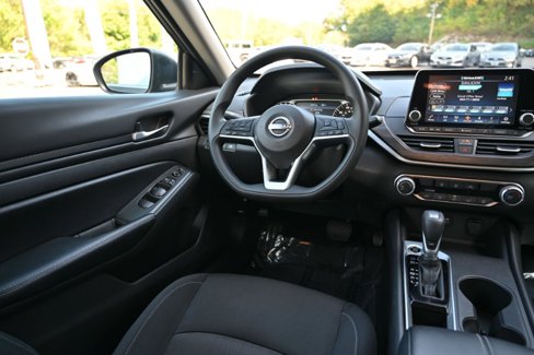 Used 2025 Nissan Altima 2.5 SV image 10