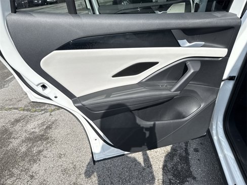 New 2025 Volkswagen Tiguan SE image 23