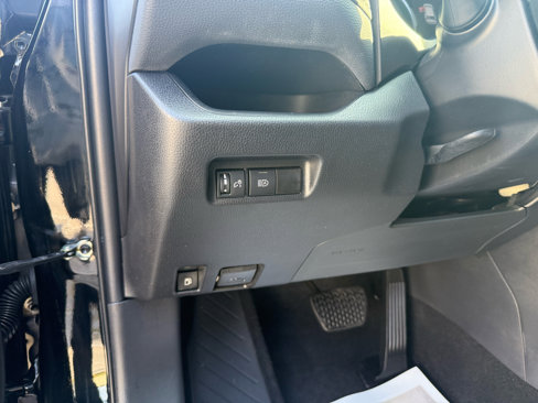 Used 2022 Toyota RAV4 LE image 22