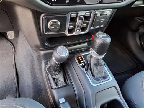 Used 2024 Jeep Wrangler Sahara image 17