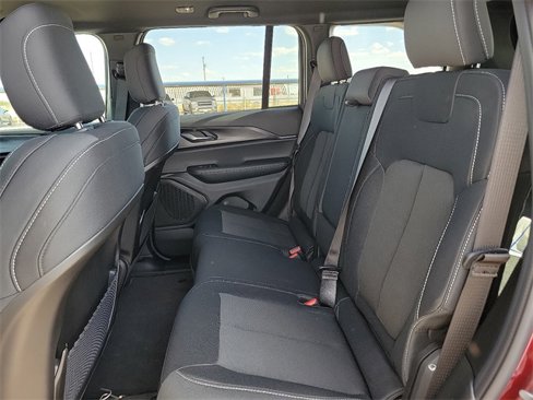 New 2025 Jeep Grand Cherokee Laredo image 8