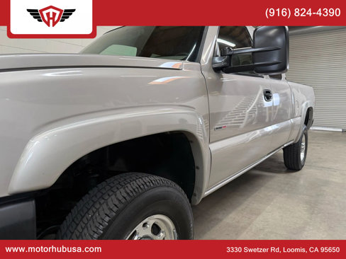 Used 2004 Chevrolet Silverado 2500 LT w/ Heavy-Duty Power Package image 2