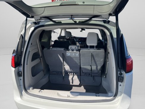Used 2019 Chrysler Pacifica Touring-L Plus w/ Advanced Safetytec Group image 9