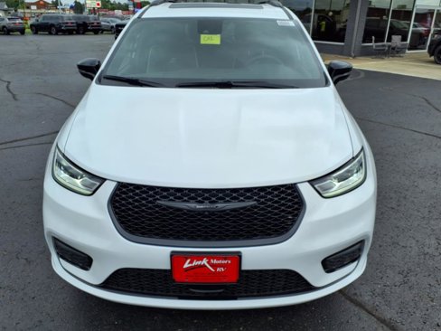 New 2026 Chrysler Pacifica Limited image 6