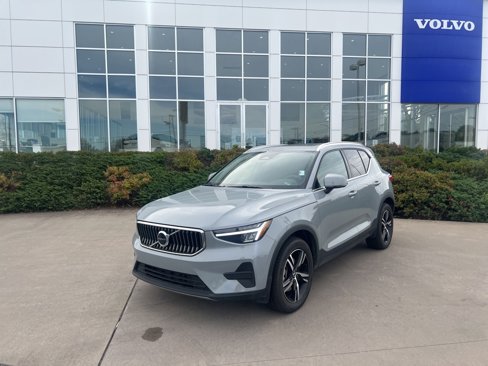Used 2025 Volvo XC40 B5 Core image 23
